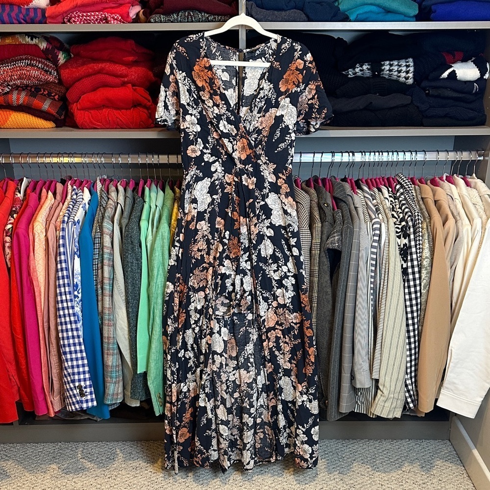 Coco + Carmen navy/white/coral floral short sleeve back button maxi dress size S
